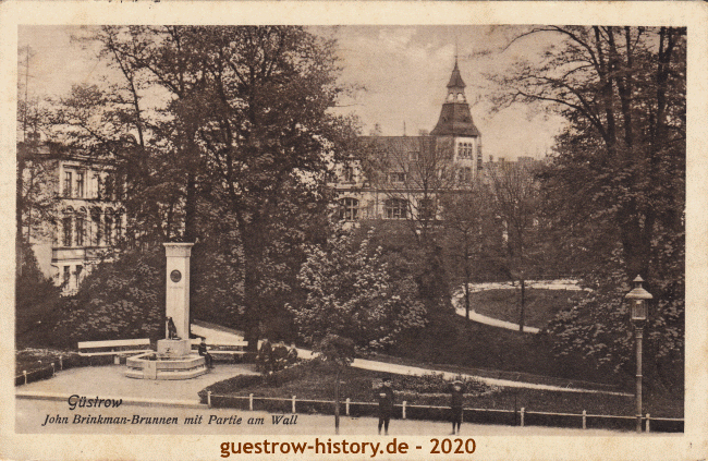 1915 - Güstrow - John Brinkmann Brunnen mit Partie am Wall