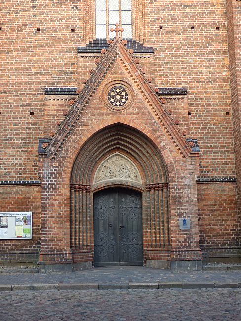 2021 - Güstrow - Portal der Pfarrkirche