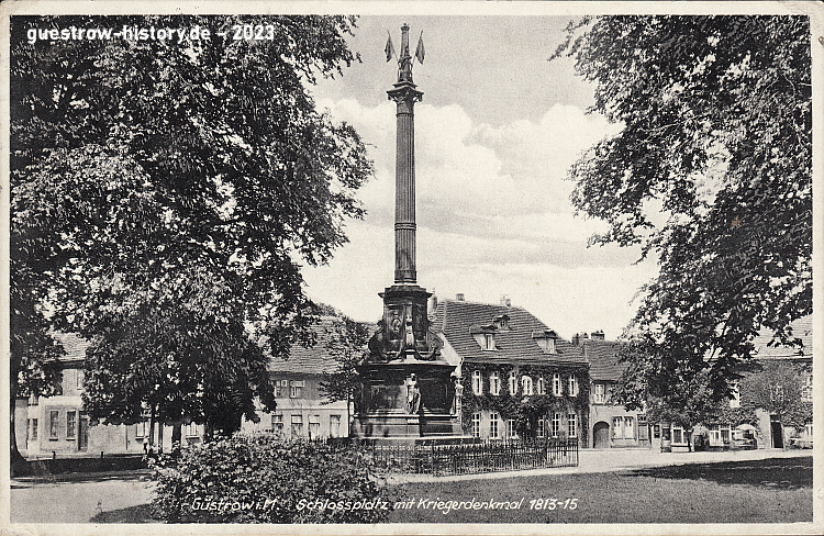 1937 - Güstrow - Schlossplatz mit Kriegerdenkmal
