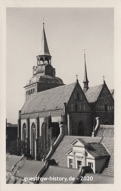 1953 - Güstrow - Blick auf die Pfarrkirche