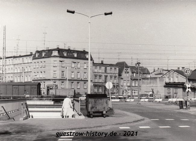 1980 - Güstrow - Bahnübergang am Bahnhof